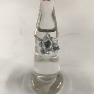 Enamel bouquet ring DAINTY YET COOL